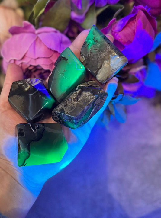 Volcano Agate Tumbled Freecubes, UV Green Fluorescent Minerals
